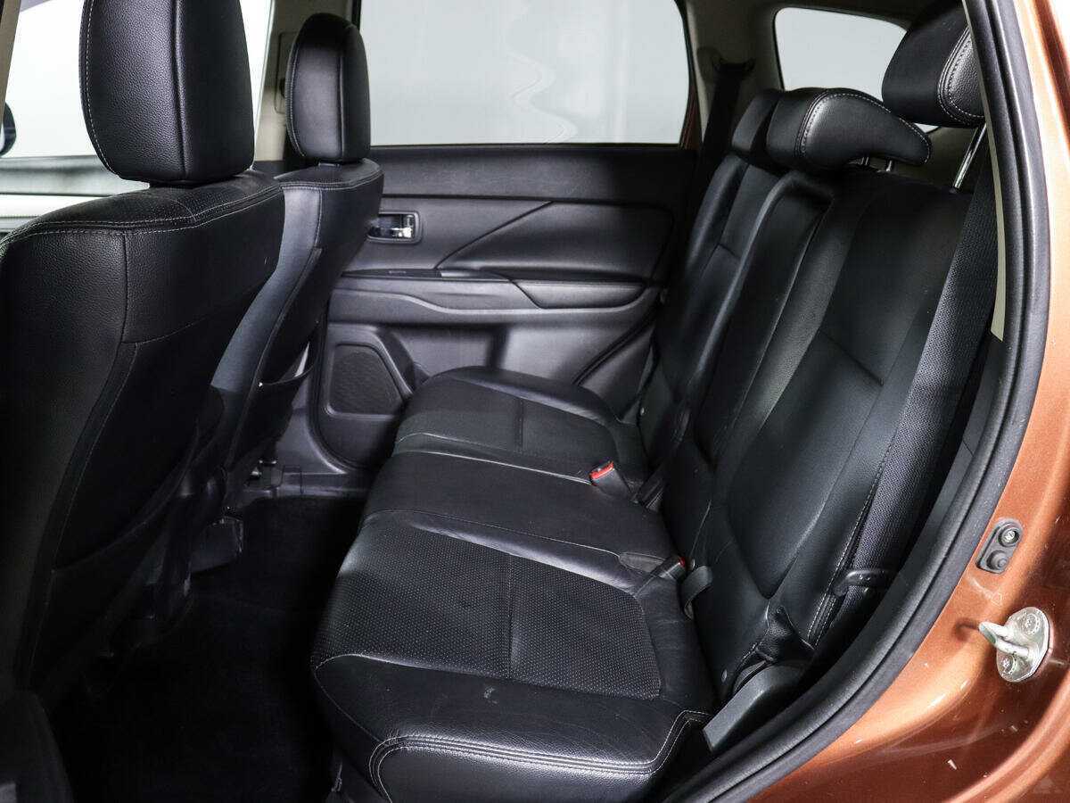 Mitsubishi Outlander с пробегом — 2012 год. Фото: #8