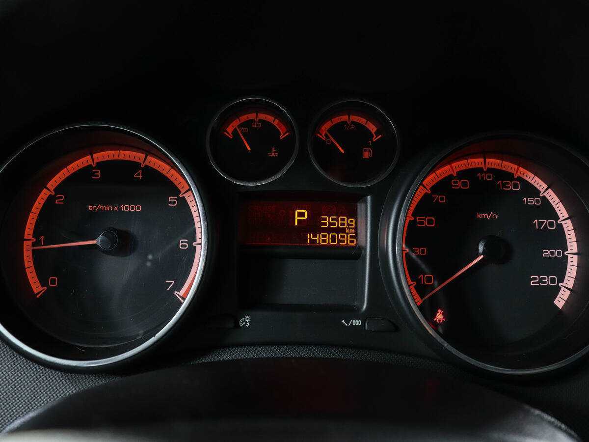 Peugeot 408 с пробегом — 2012 год. Фото: #8