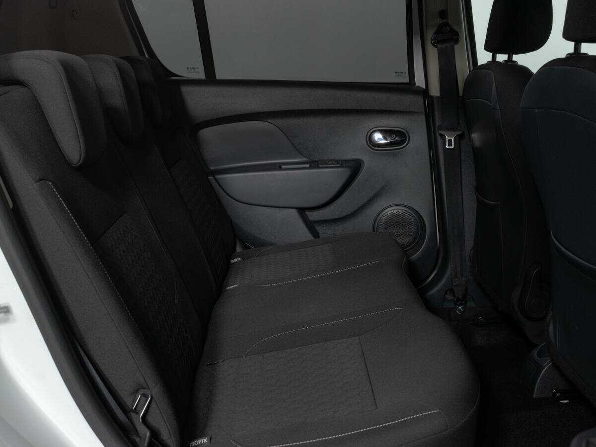 Renault Sandero с пробегом — 2017 год. Фото: #11