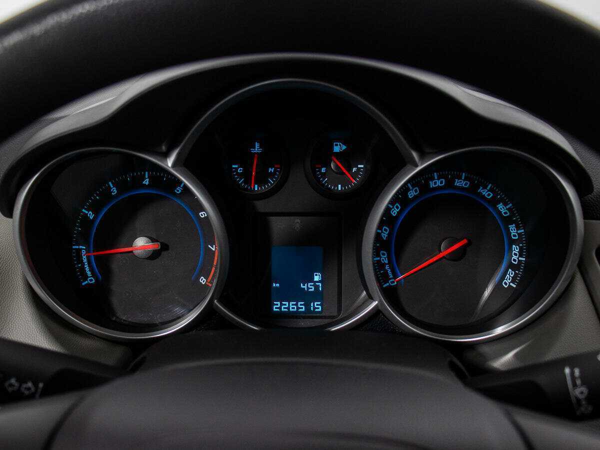 Chevrolet Cruze с пробегом — 2012 год. Фото: #9