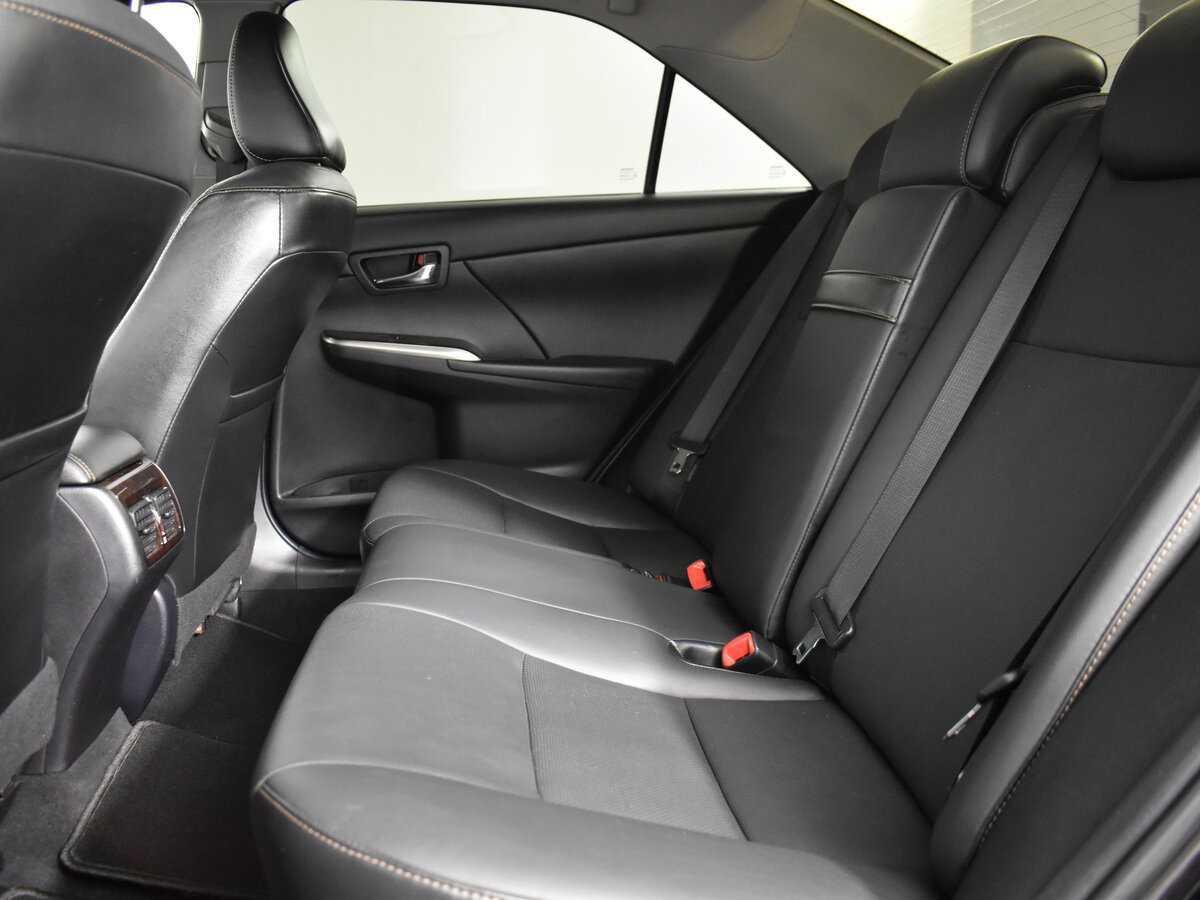 Toyota Camry с пробегом — 2015 год. Фото: #6