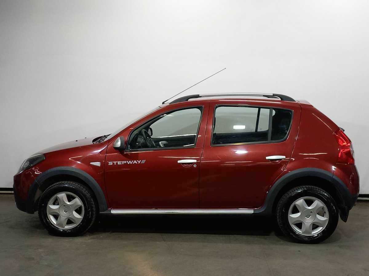 Renault Sandero с пробегом — 2012 год. Фото: #7