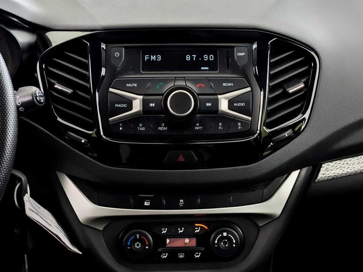 Lada (ВАЗ) Vesta с пробегом — 2019 год. Фото: #12