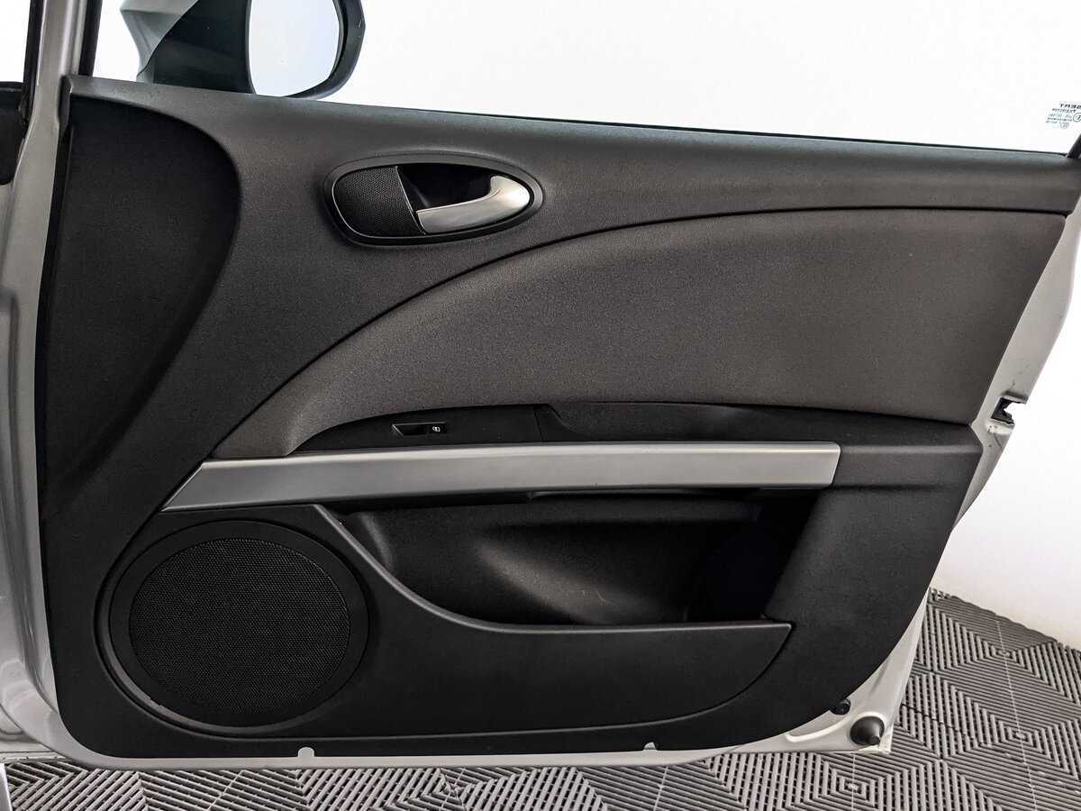 SEAT Leon с пробегом — 2012 год. Фото: #20