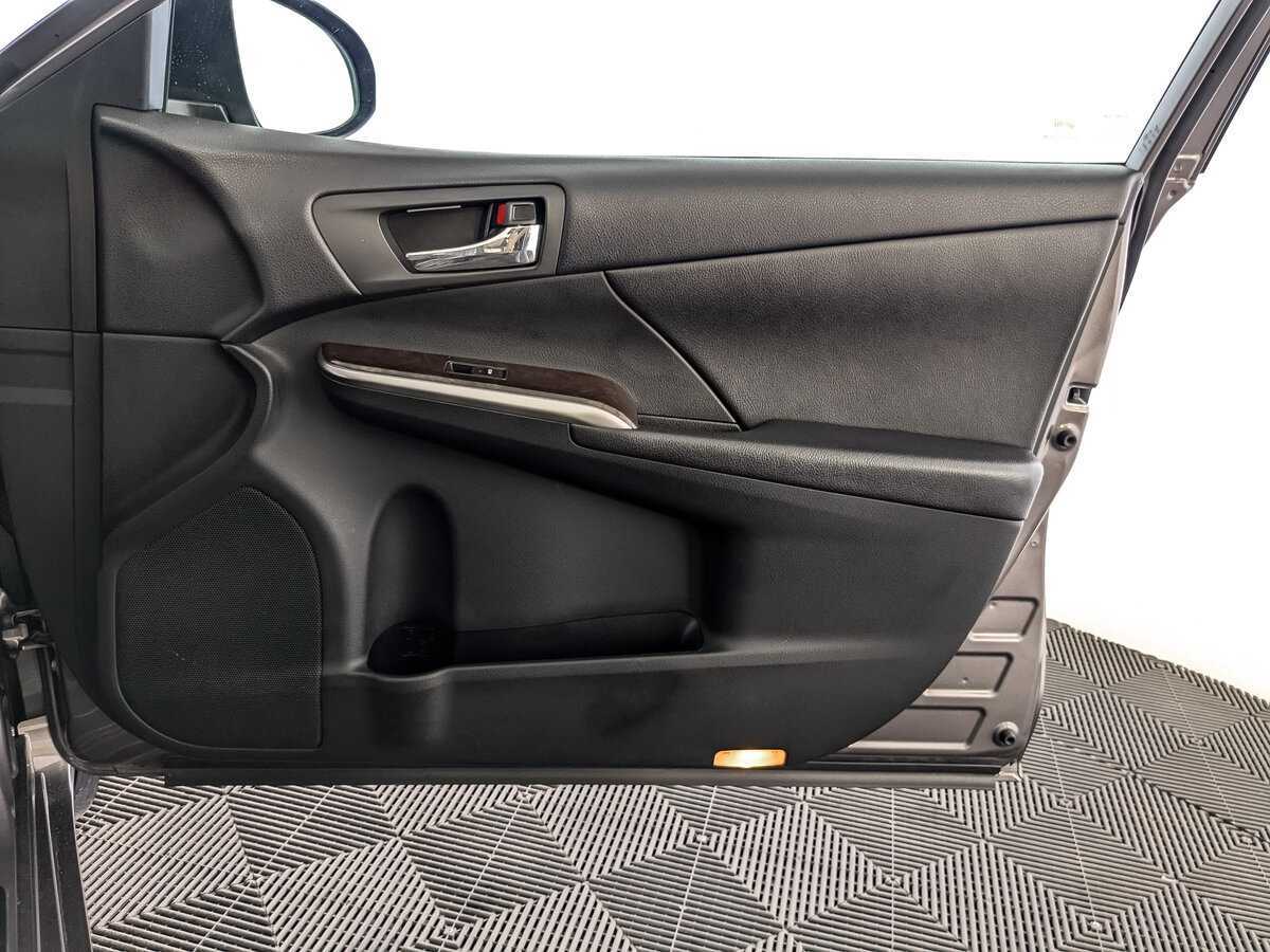 Toyota Camry с пробегом — 2016 год. Фото: #20