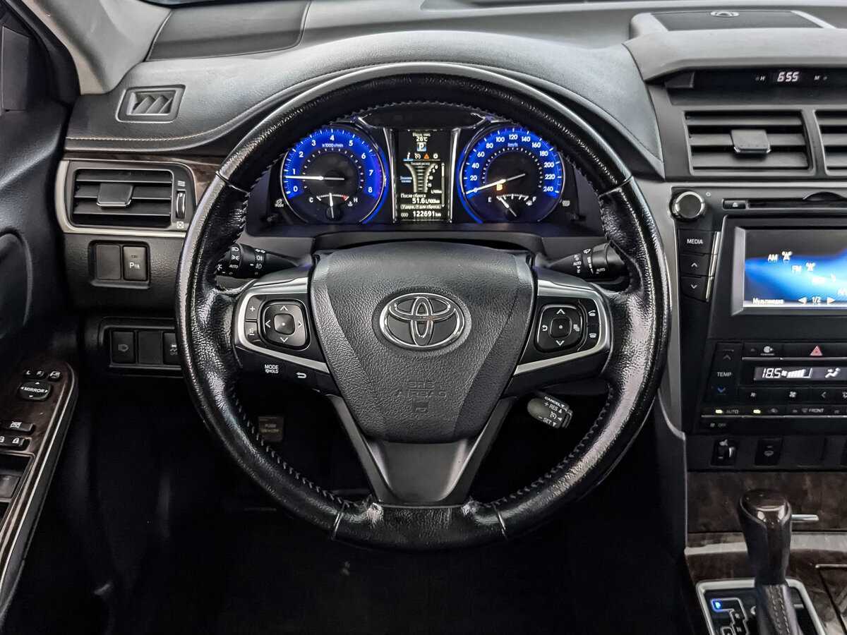 Toyota Camry с пробегом — 2017 год. Фото: #17