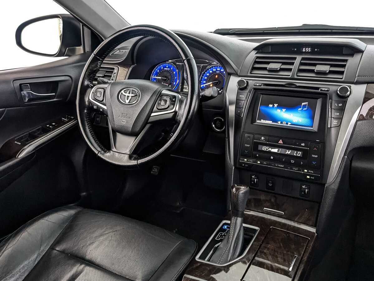 Toyota Camry с пробегом — 2017 год. Фото: #22