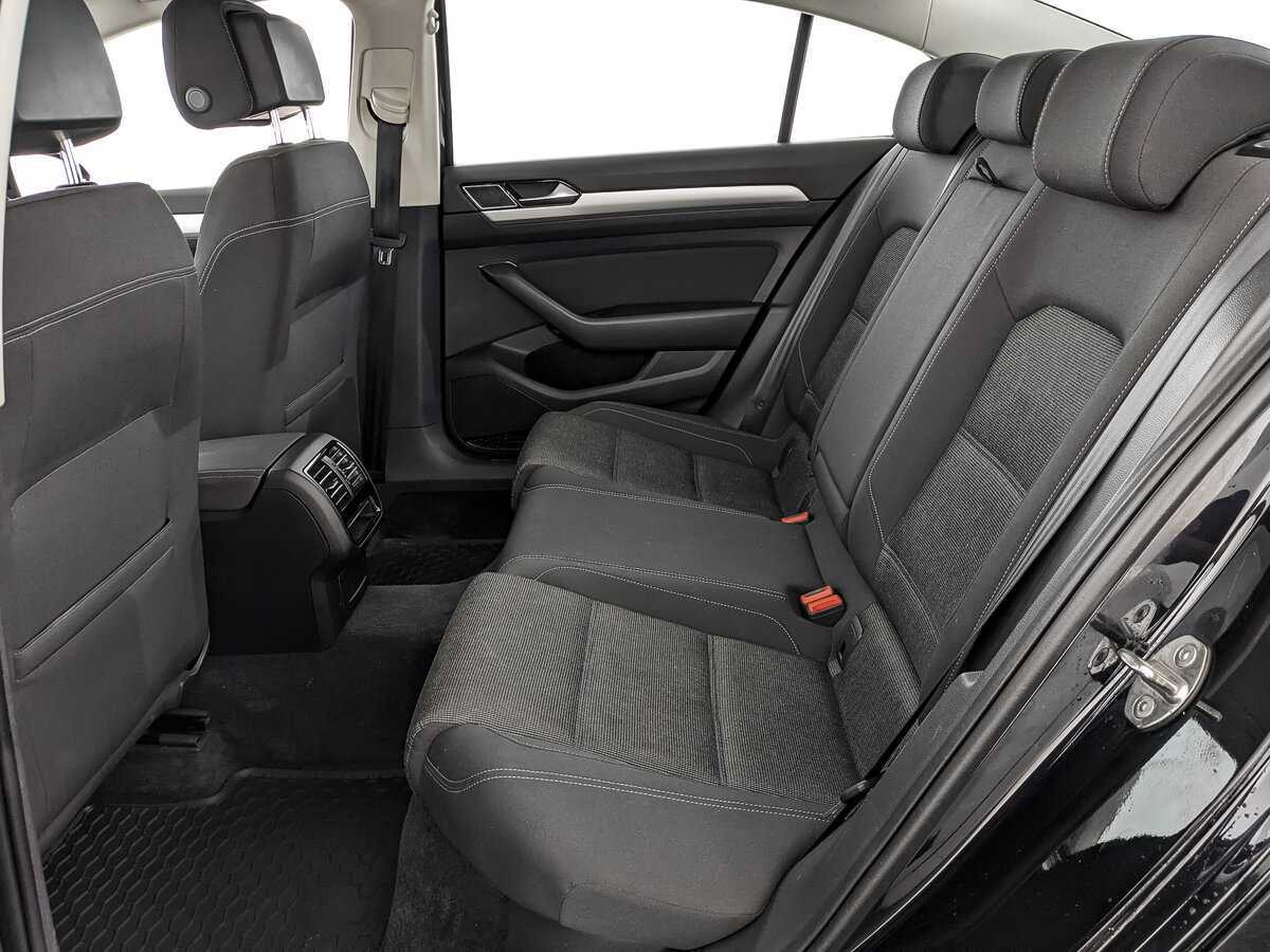 Volkswagen Passat с пробегом — 2018 год. Фото: #13