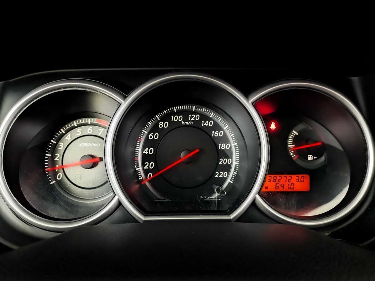 Nissan Tiida с пробегом — 2013 год. Фото: #10