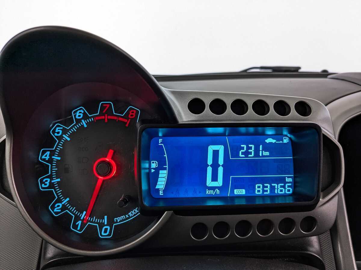 Chevrolet Aveo с пробегом — 2014 год. Фото: #10