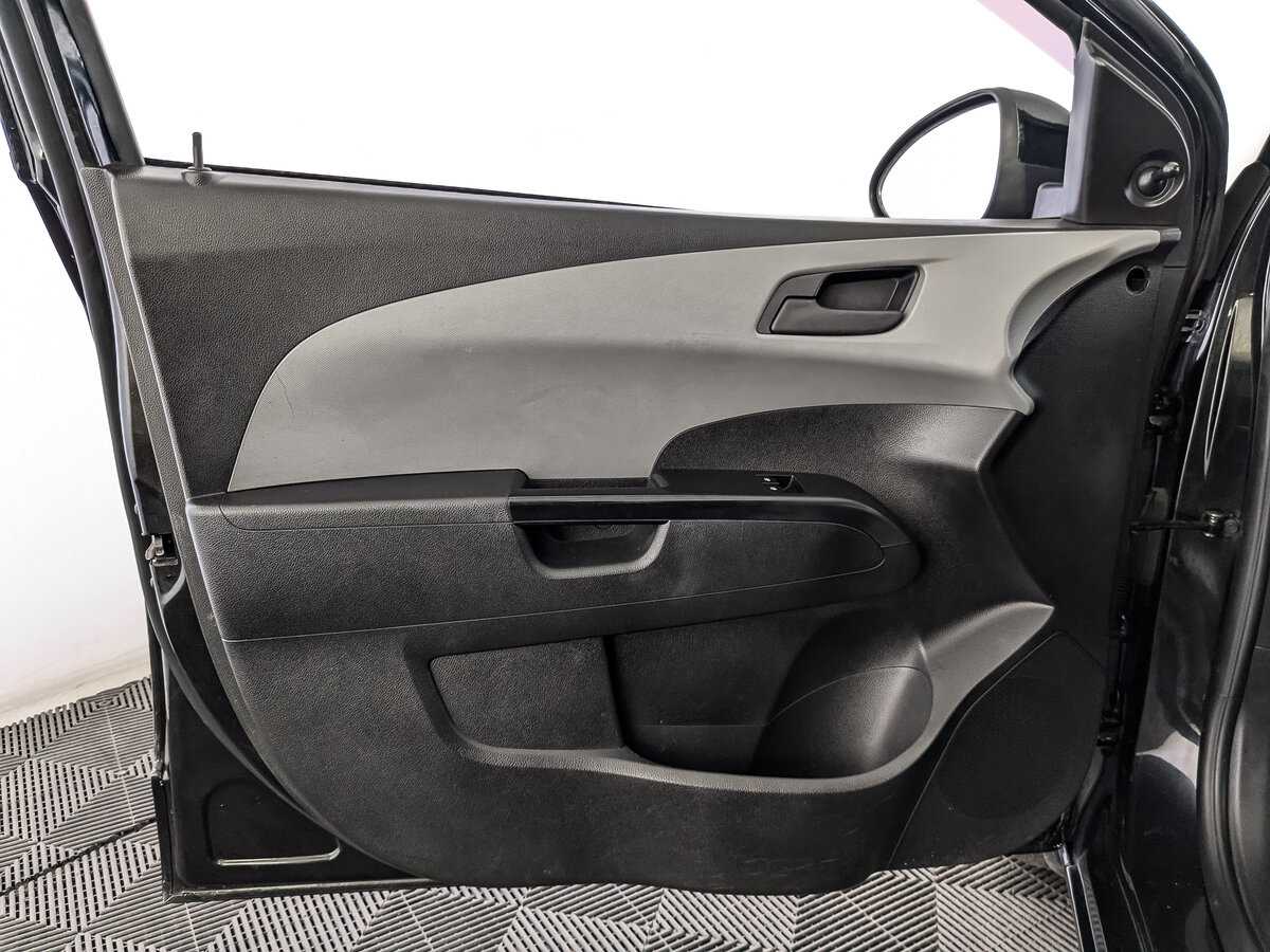Chevrolet Aveo с пробегом — 2014 год. Фото: #14