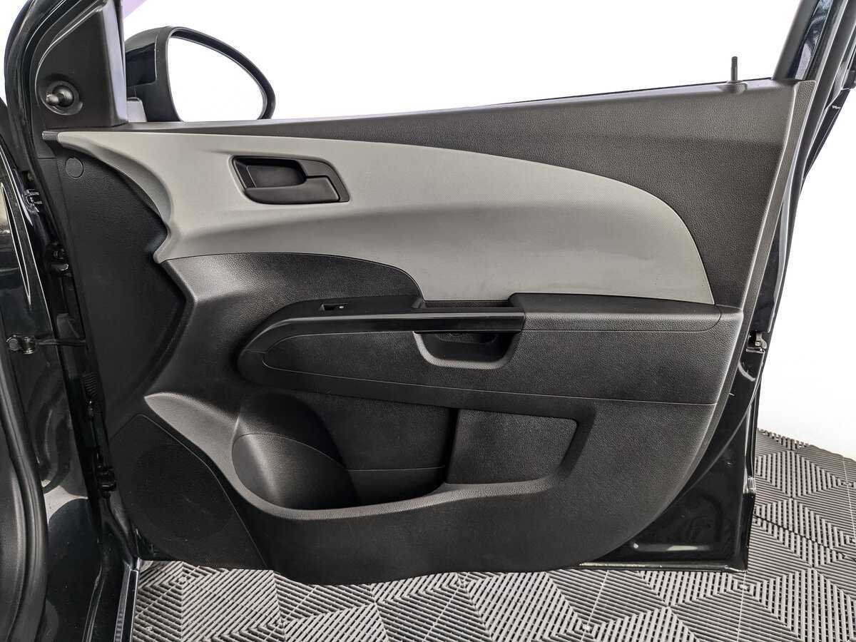 Chevrolet Aveo с пробегом — 2014 год. Фото: #19