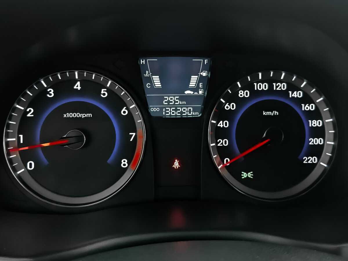 Hyundai Solaris с пробегом — 2014 год. Фото: #11