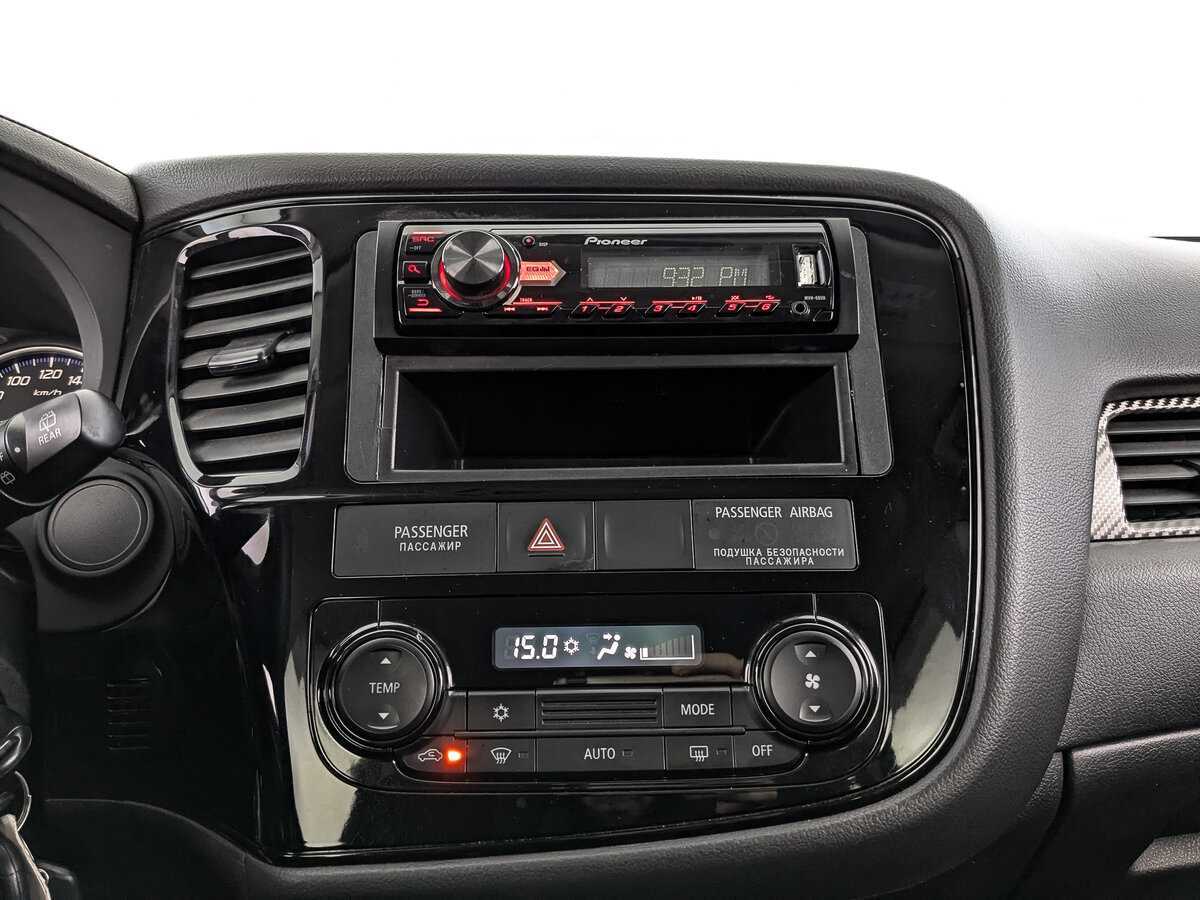 Mitsubishi Outlander с пробегом — 2015 год. Фото: #12