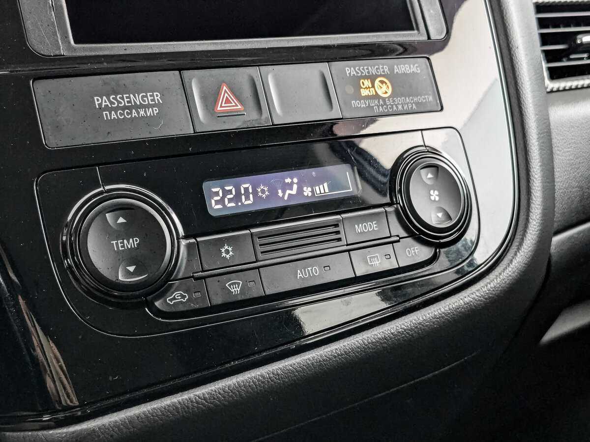 Mitsubishi Outlander с пробегом — 2015 год. Фото: #16