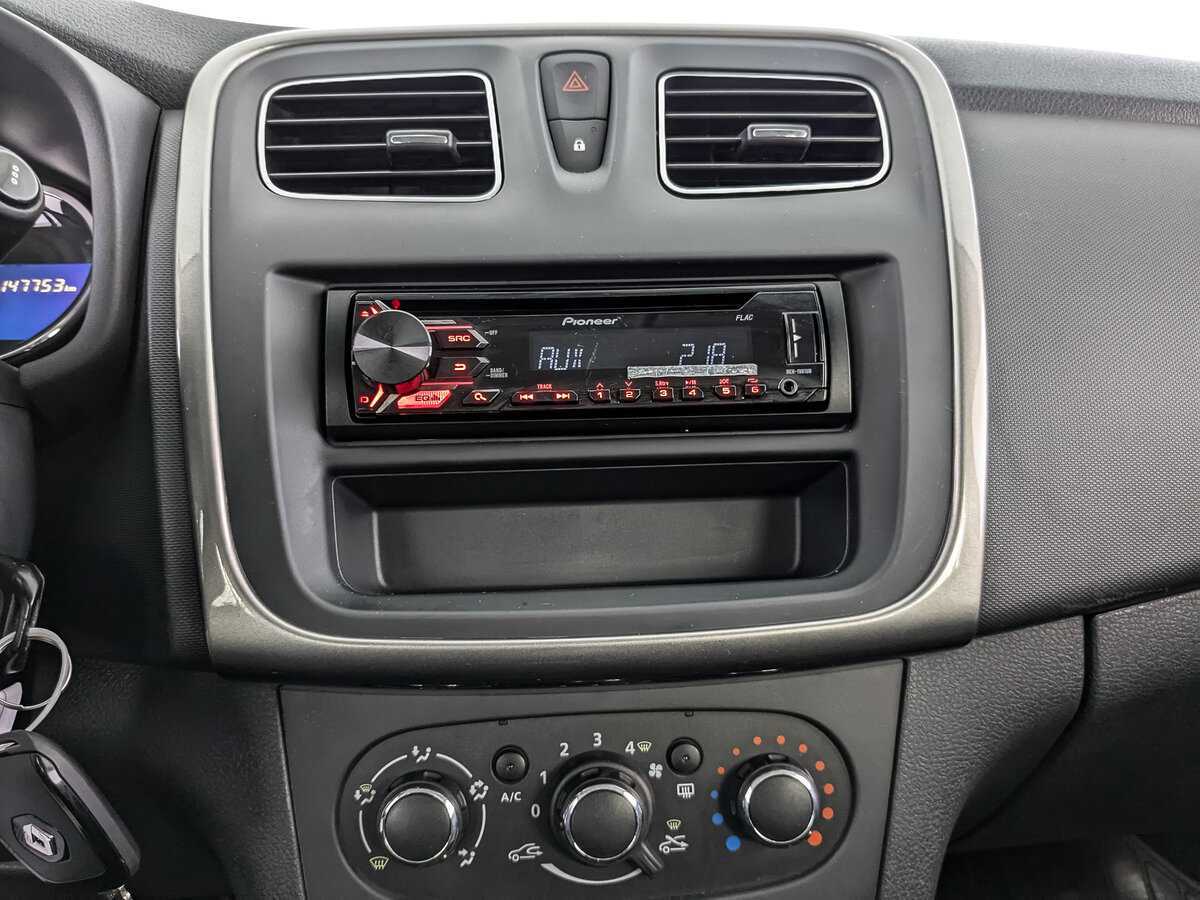 Renault Logan с пробегом — 2016 год. Фото: #12