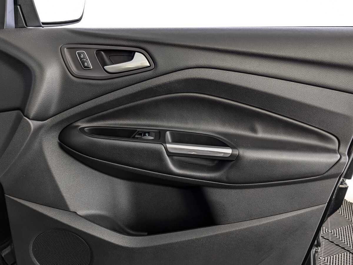 Ford Kuga с пробегом — 2014 год. Фото: #18