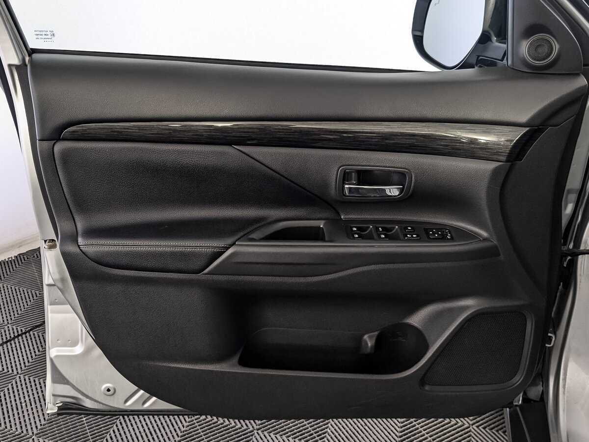 Mitsubishi Outlander с пробегом — 2017 год. Фото: #13