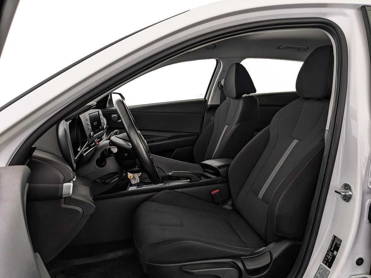 Hyundai Elantra с пробегом — 2021 год. Фото: #15