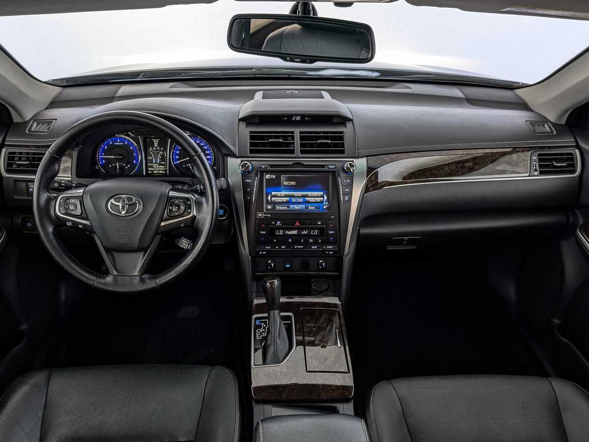 Toyota Camry с пробегом — 2016 год. Фото: #9