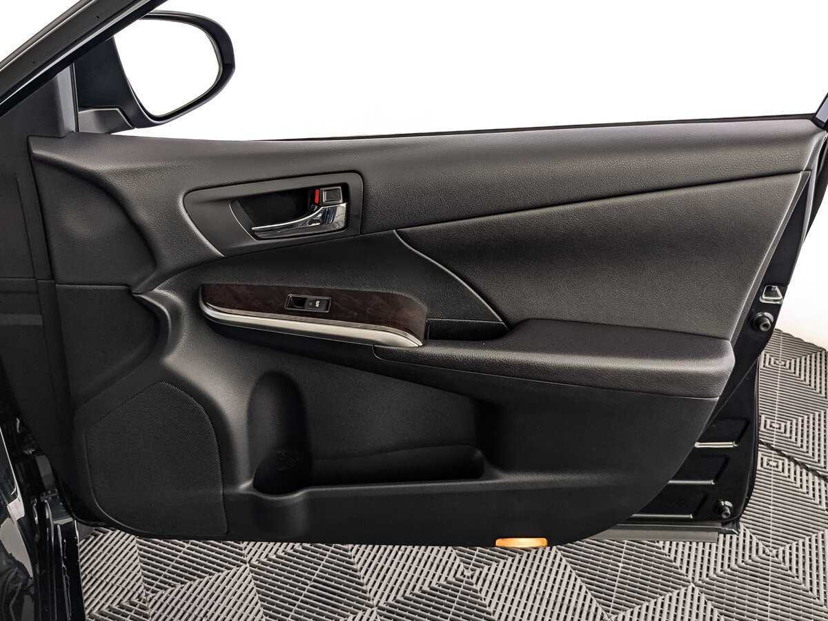 Toyota Camry с пробегом — 2016 год. Фото: #20