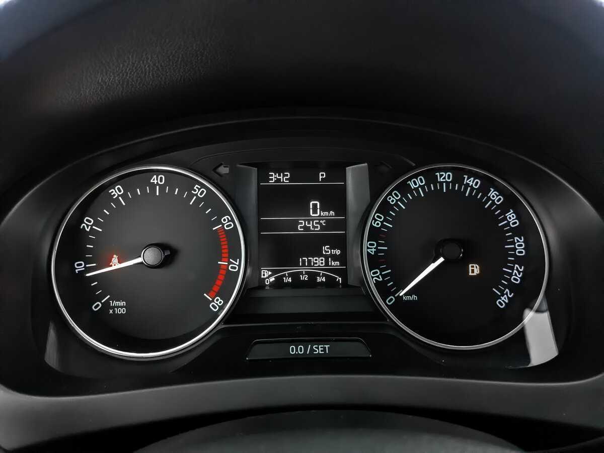 Skoda Rapid с пробегом — 2015 год. Фото: #11