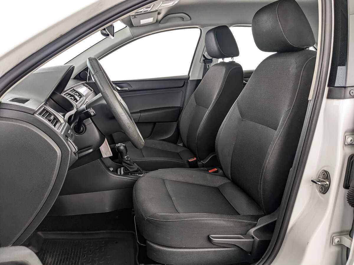 Skoda Rapid с пробегом — 2015 год. Фото: #15