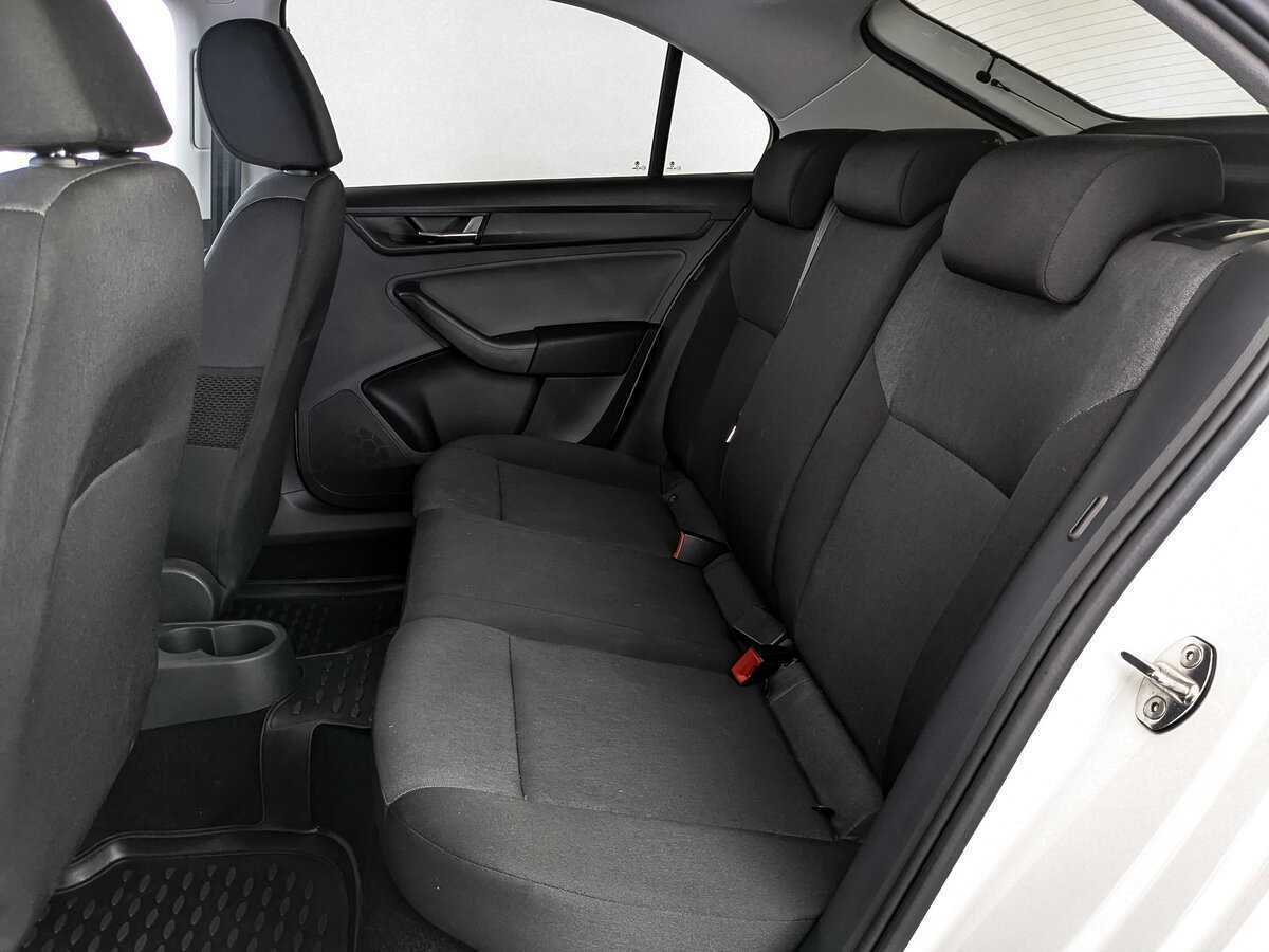 Skoda Rapid с пробегом — 2018 год. Фото: #13