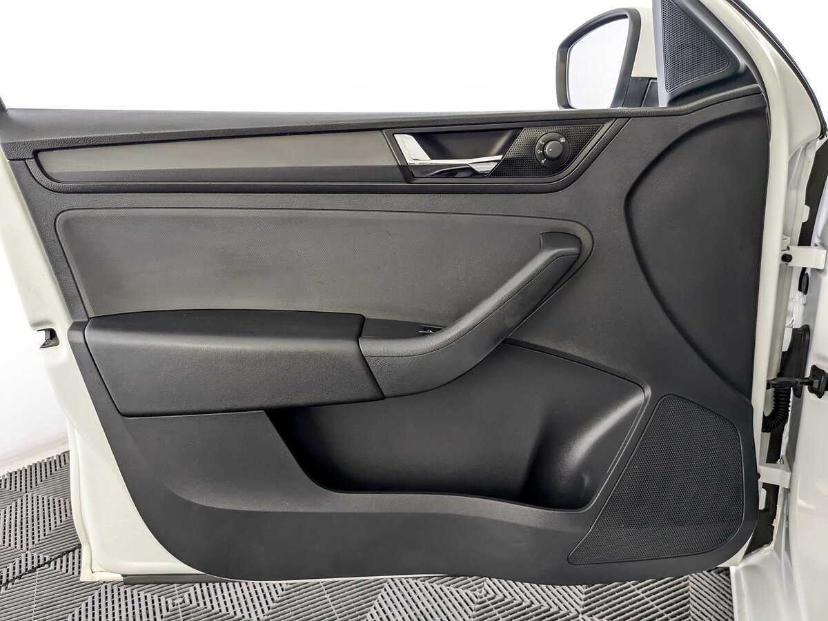 Skoda Rapid с пробегом — 2019 год. Фото: #13