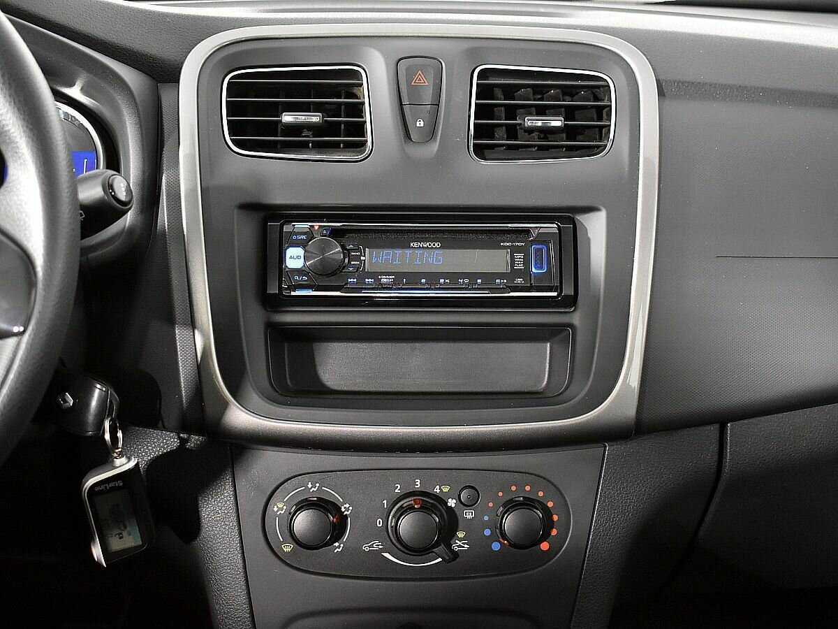 Renault Sandero с пробегом — 2016 год. Фото: #12