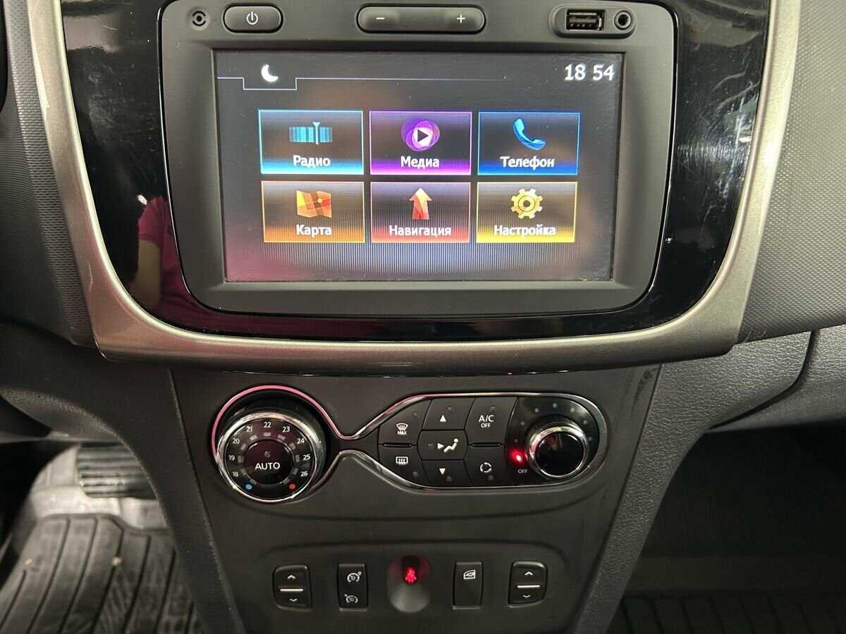 Renault Sandero с пробегом — 2016 год. Фото: #9