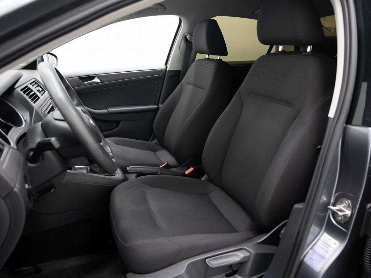 Volkswagen Jetta с пробегом — 2015 год. Фото: #7