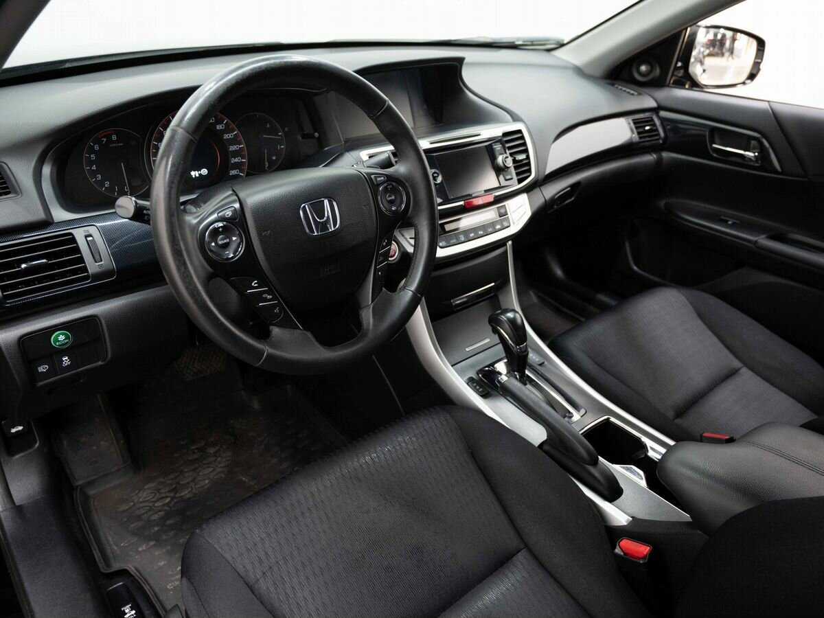 Honda Accord с пробегом — 2013 год. Фото: #6