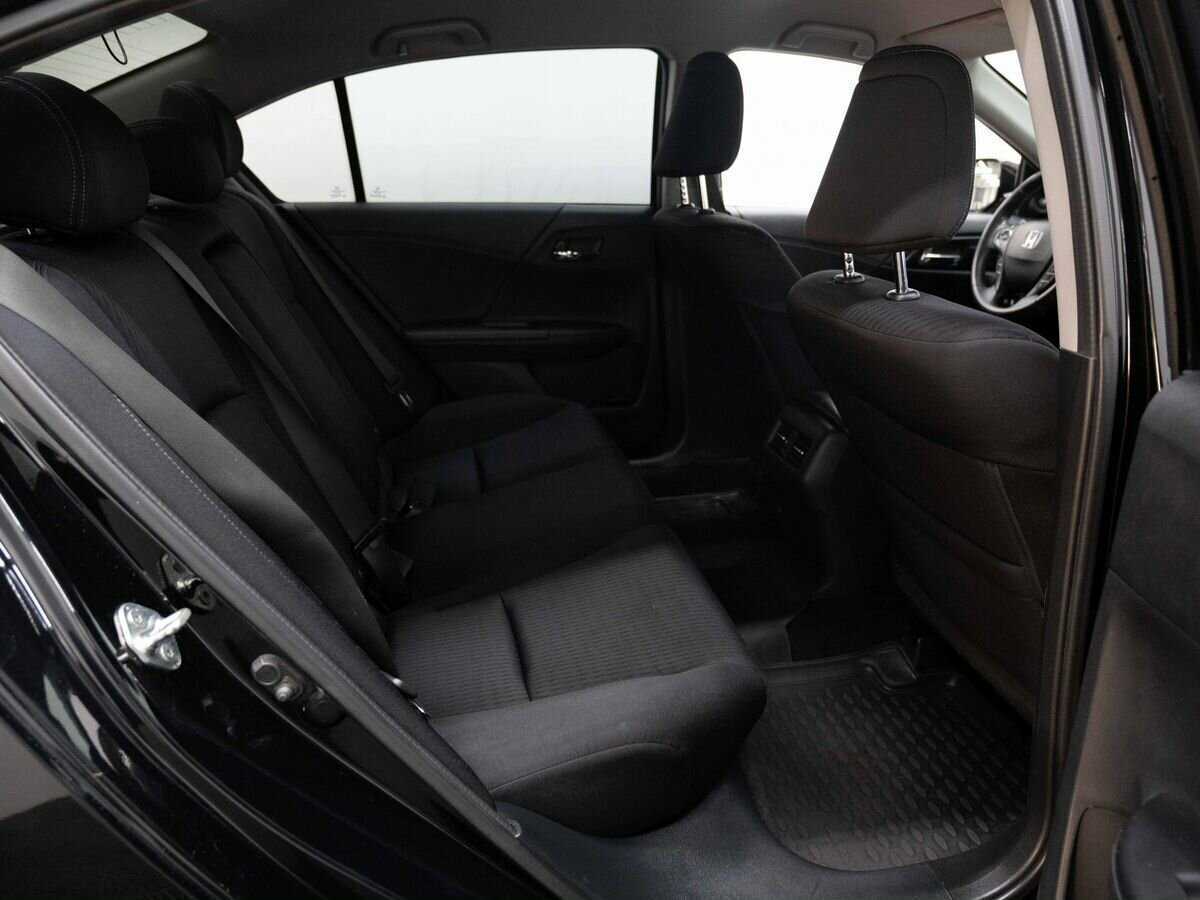 Honda Accord с пробегом — 2013 год. Фото: #9