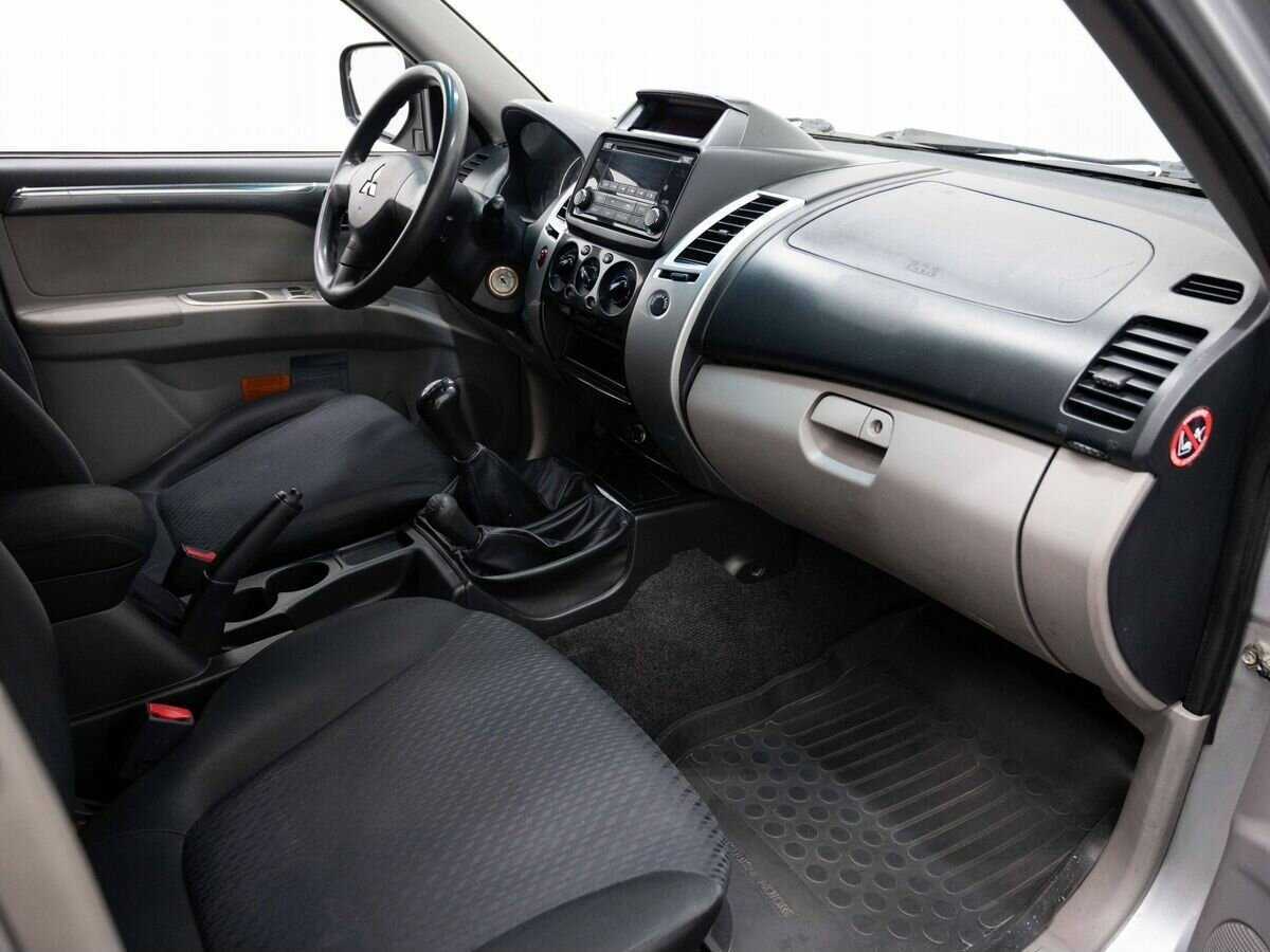 Mitsubishi Pajero Sport с пробегом — 2014 год. Фото: #10