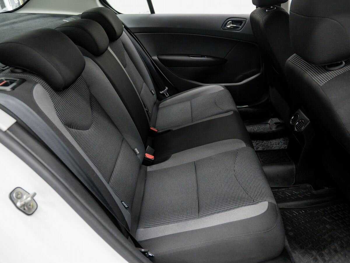 Peugeot 408 с пробегом — 2017 год. Фото: #8