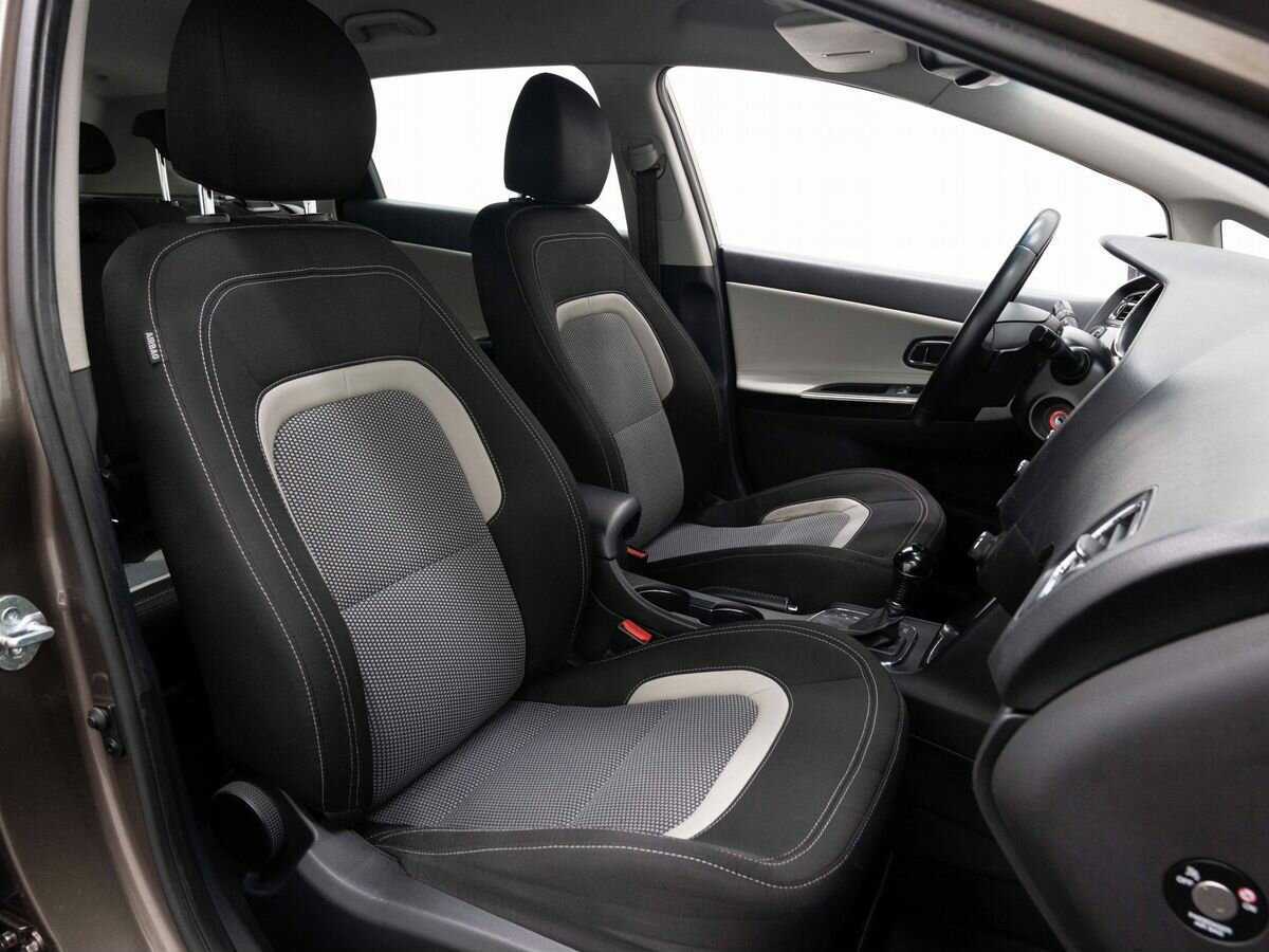 Kia Ceed с пробегом — 2013 год. Фото: #11