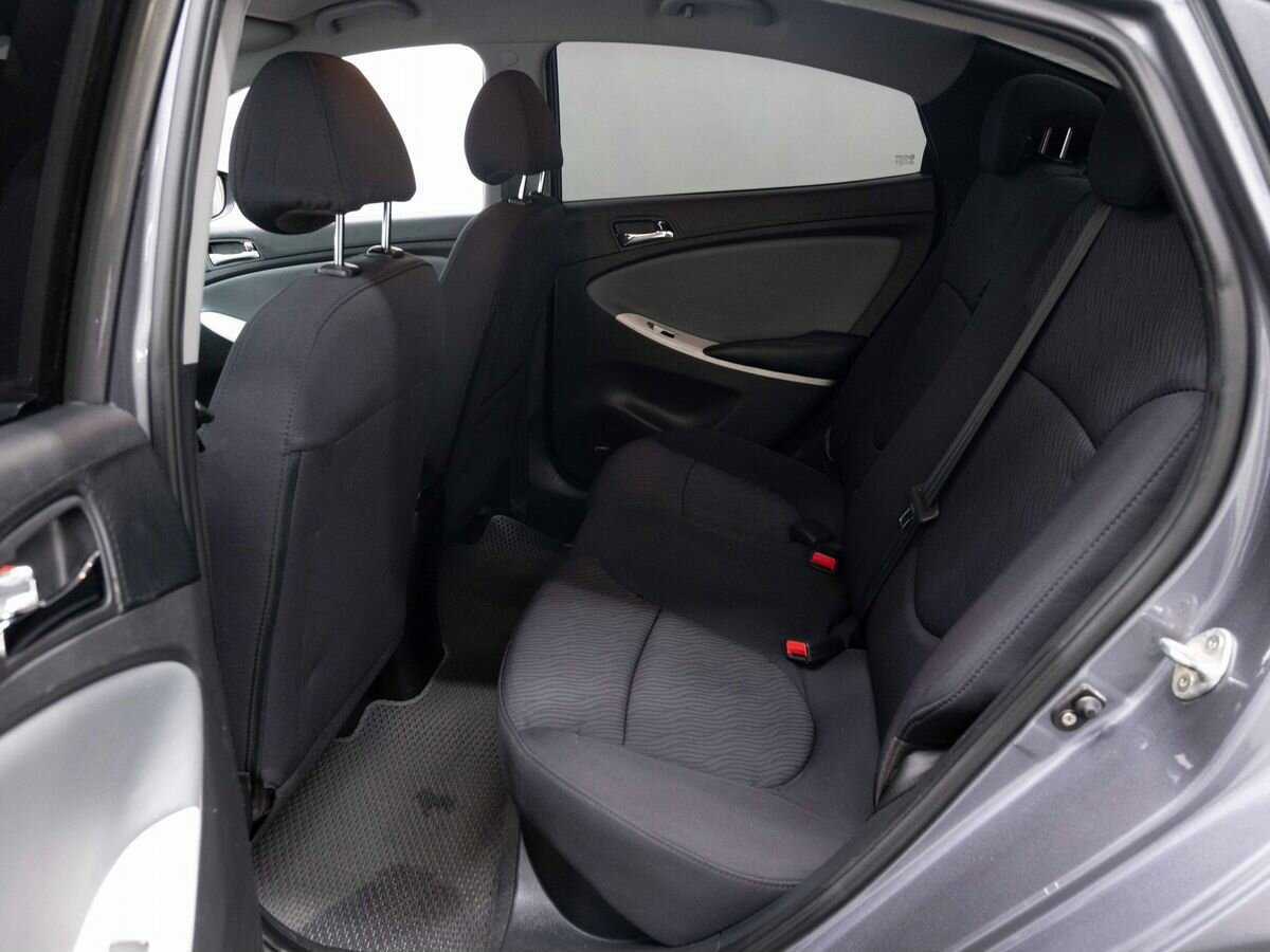 Hyundai Solaris с пробегом — 2012 год. Фото: #8