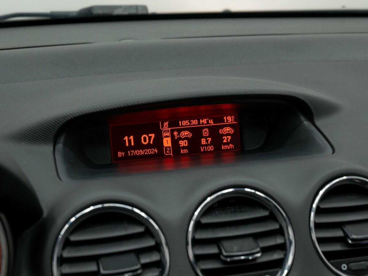 Peugeot 408 с пробегом — 2013 год. Фото: #20