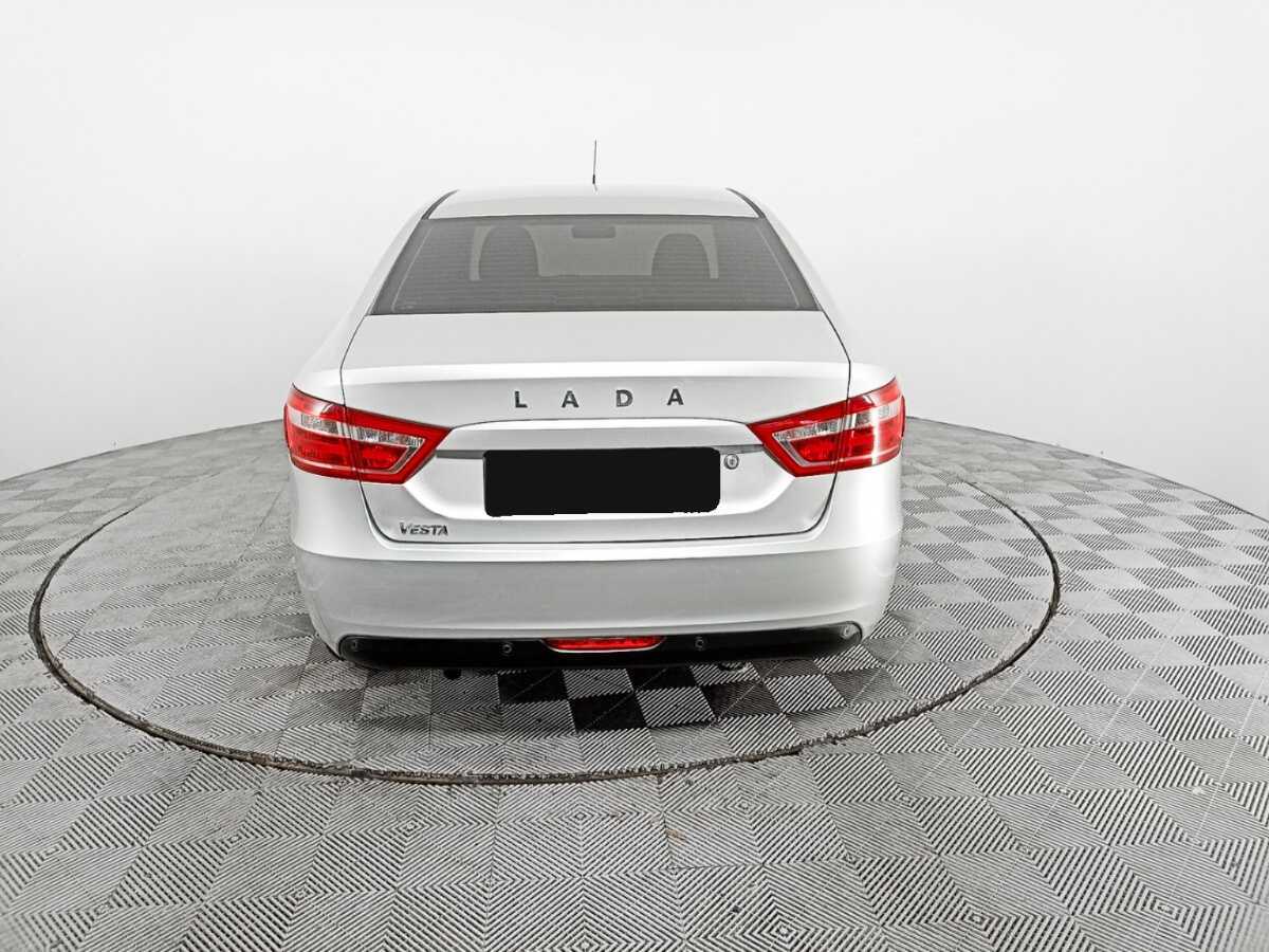 Lada (ВАЗ) Vesta с пробегом — 2015 год. Фото: #5