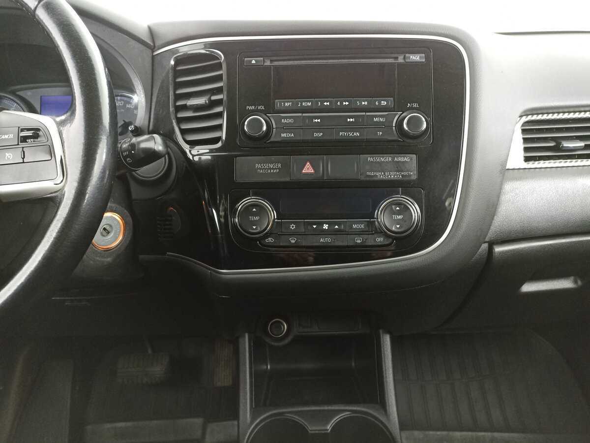 Mitsubishi Outlander с пробегом — 2014 год. Фото: #12