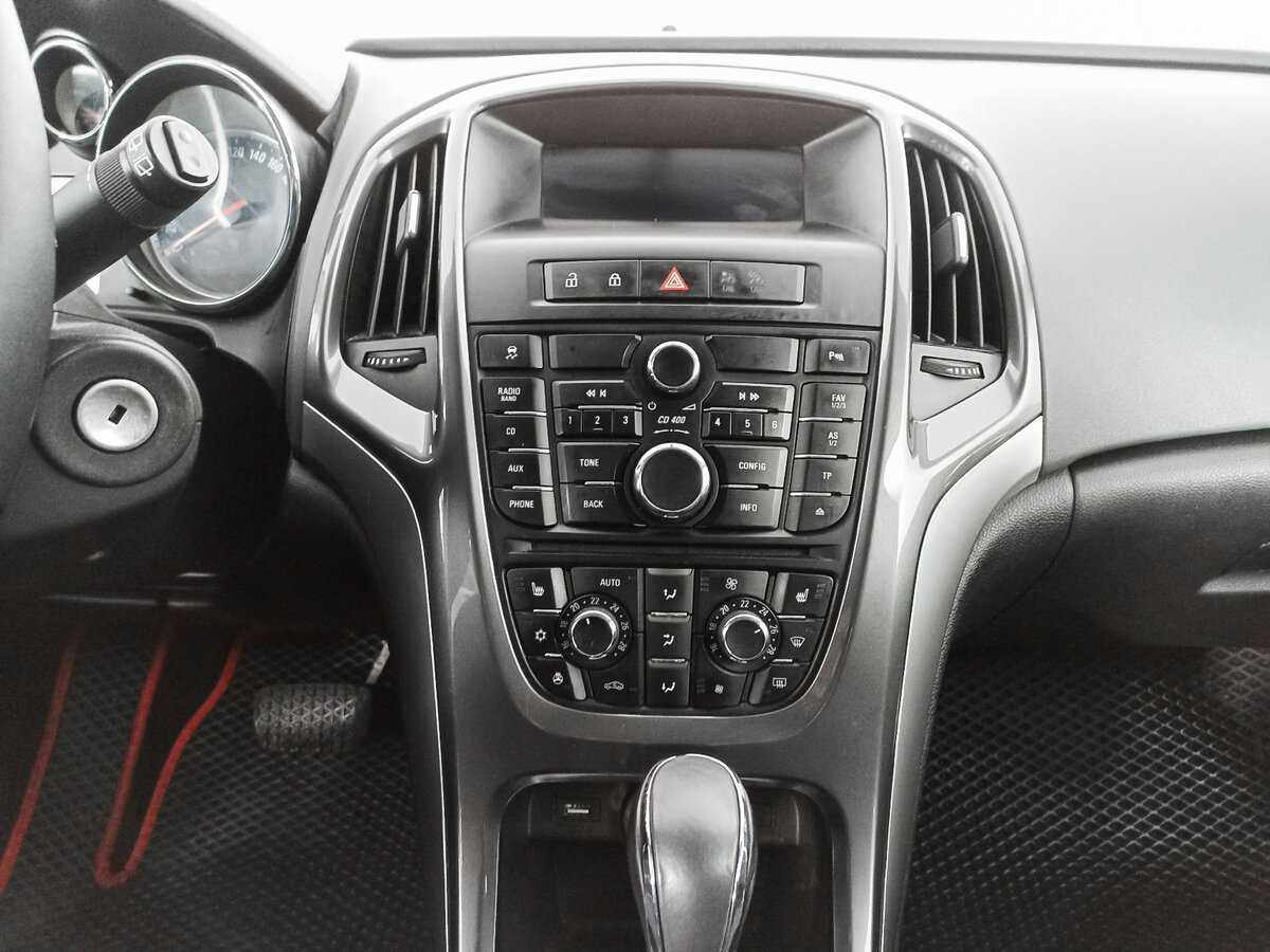 Opel Astra с пробегом — 2013 год. Фото: #12