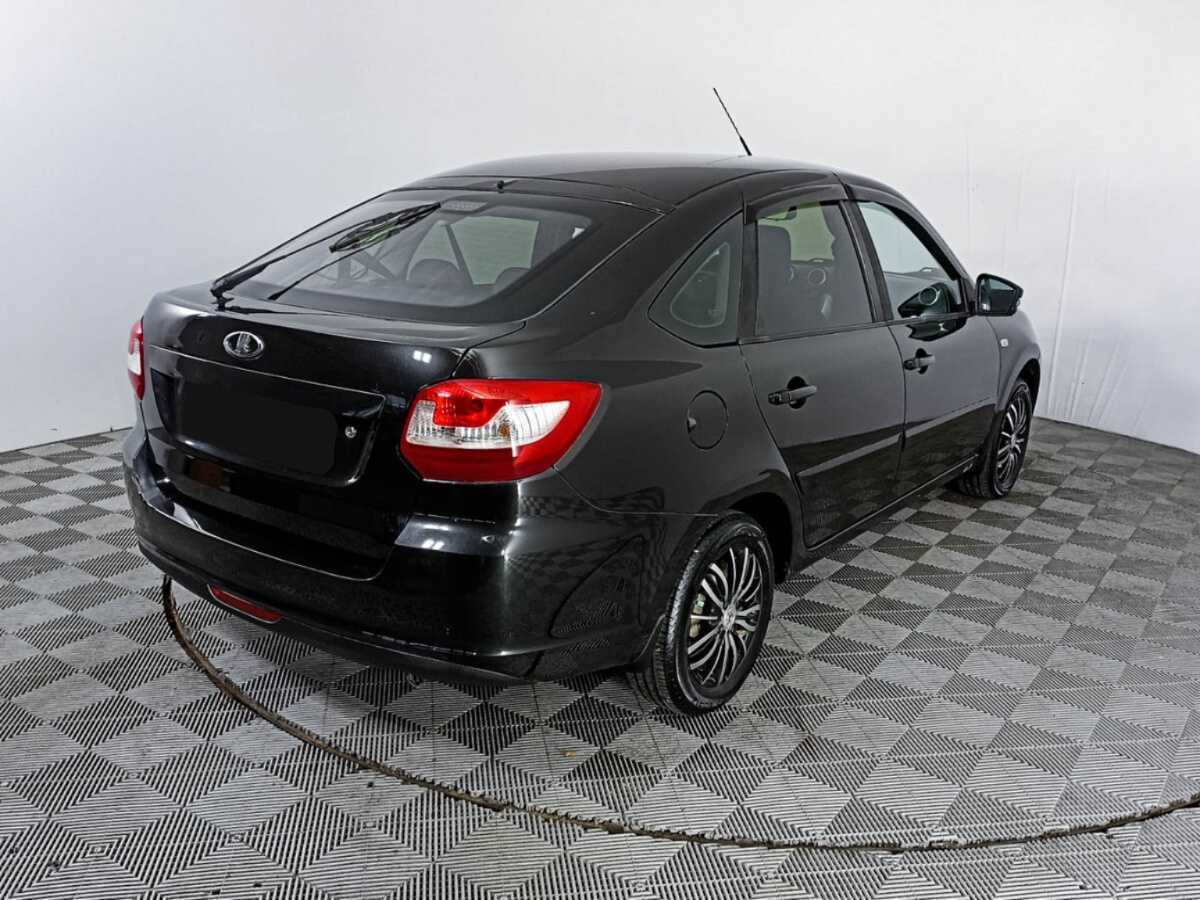 Lada (ВАЗ) Granta с пробегом — 2015 год. Фото: #4