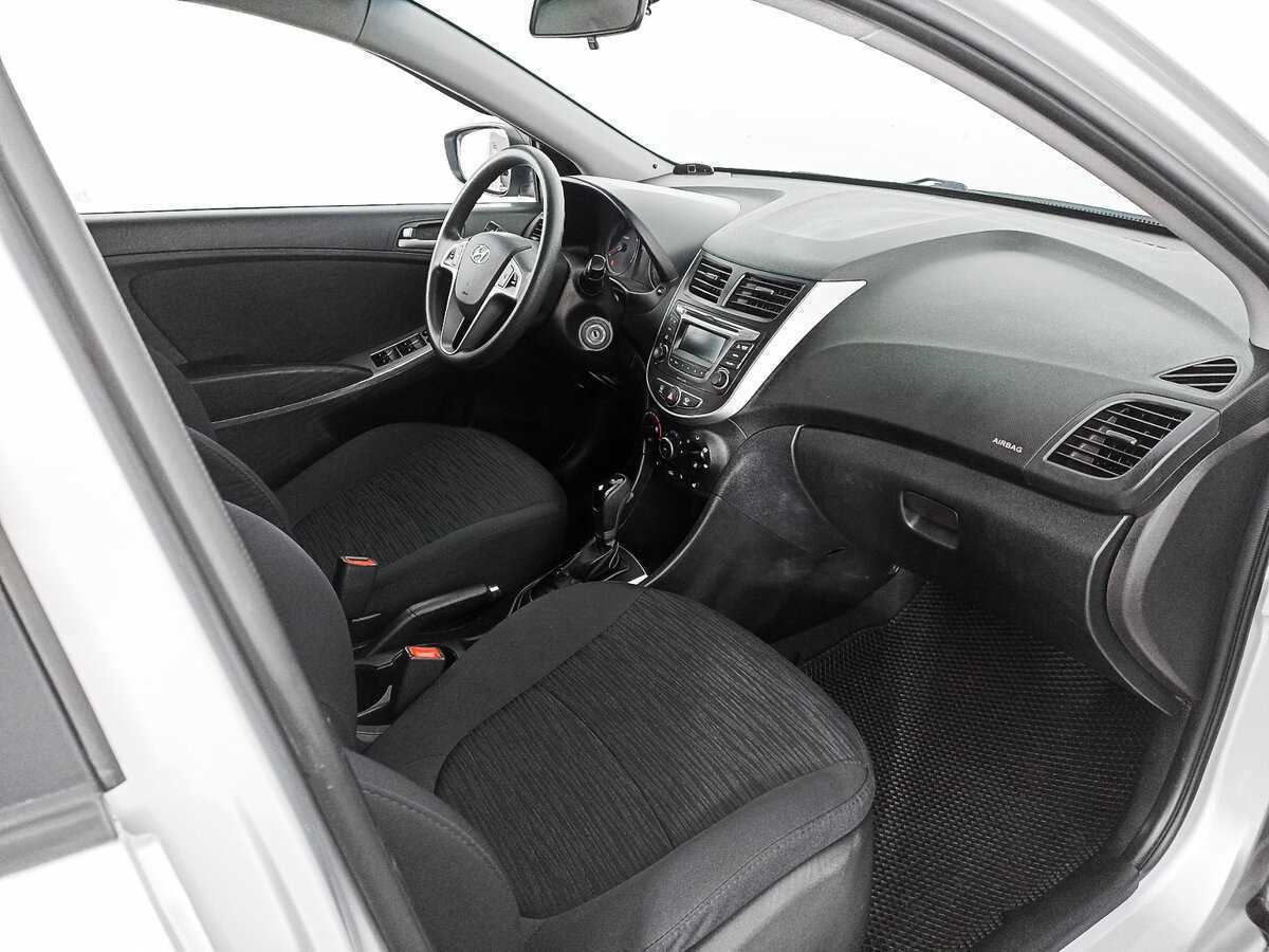 Hyundai Solaris с пробегом — 2015 год. Фото: #6