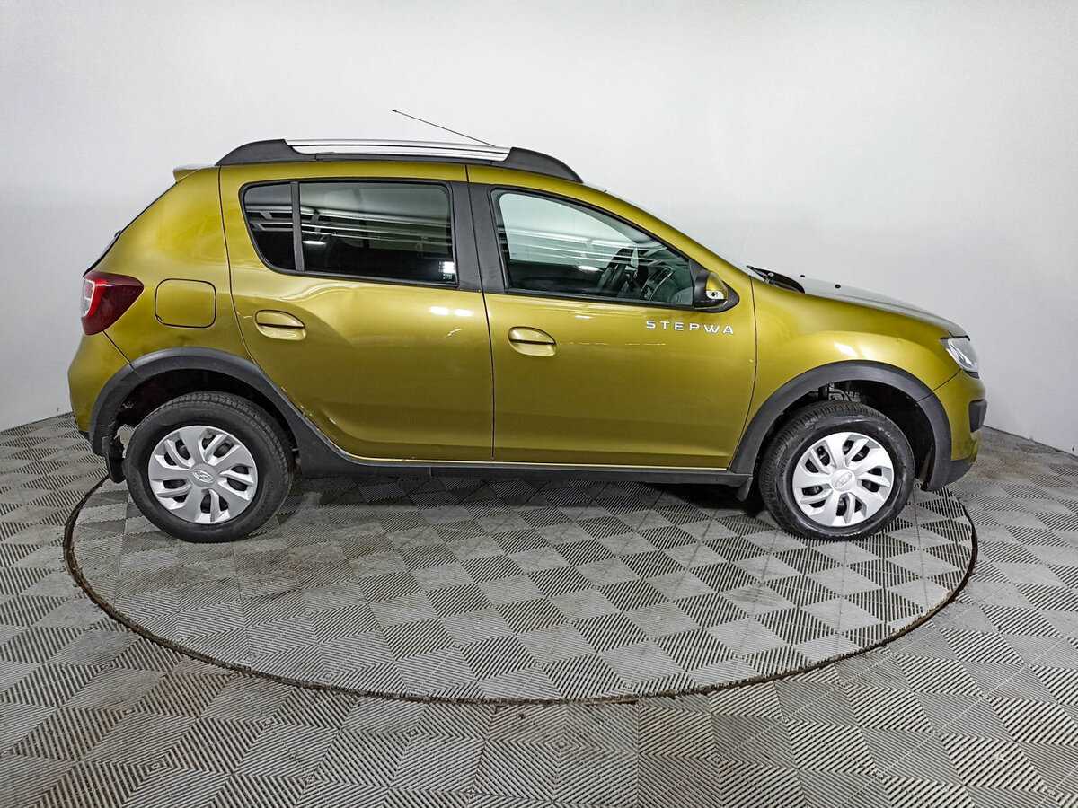 Renault Sandero с пробегом — 2017 год. Фото: #3