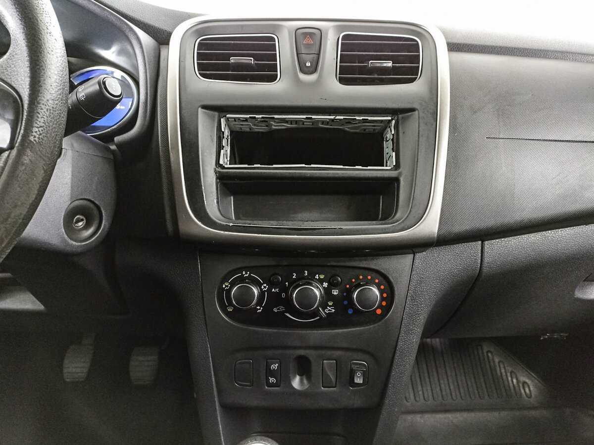 Renault Sandero с пробегом — 2017 год. Фото: #12