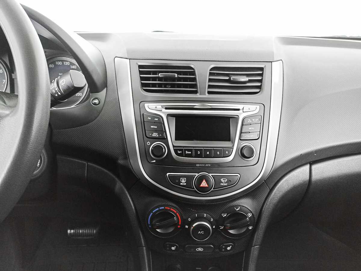 Hyundai Solaris с пробегом — 2016 год. Фото: #12