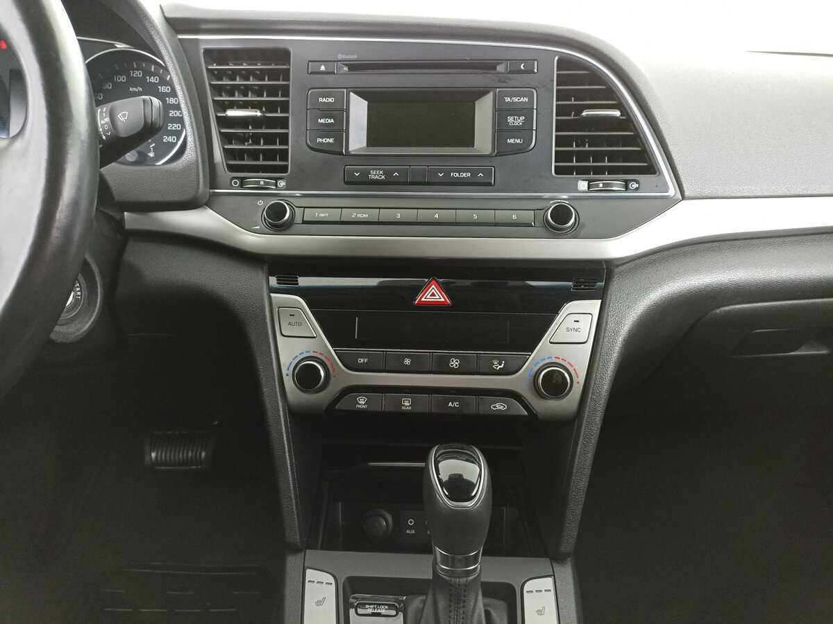 Hyundai Elantra с пробегом — 2018 год. Фото: #12