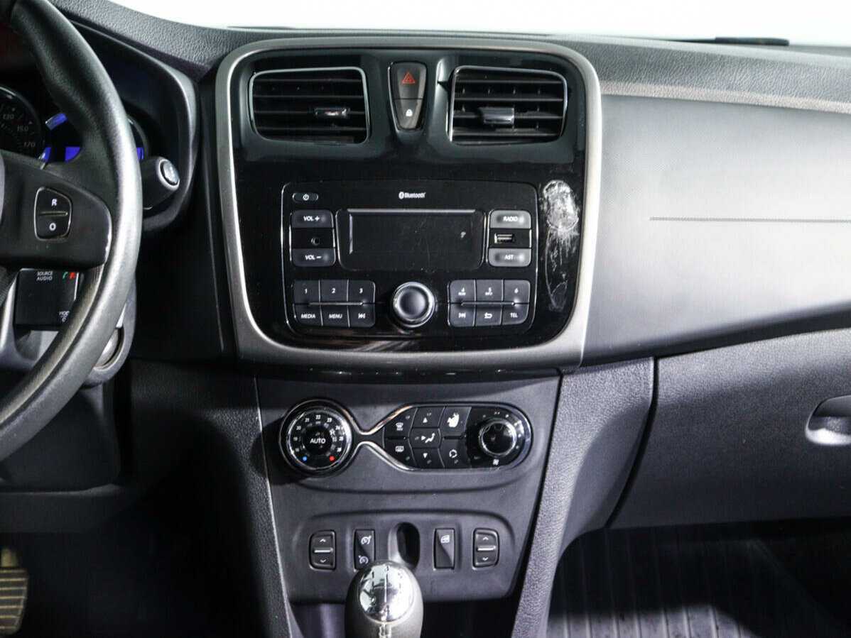 Renault Sandero с пробегом — 2018 год. Фото: #10