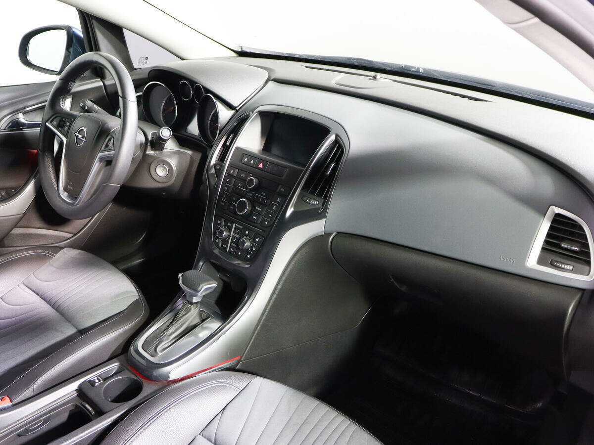 Opel Astra с пробегом — 2014 год. Фото: #6
